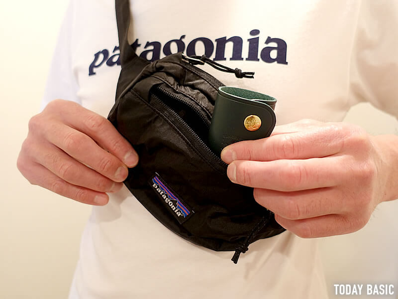 パタゴニアの軽量バッグ「ライトウェイト・ミニヒップバッグ」収納例。サイズ感や着用写真をブログレポート