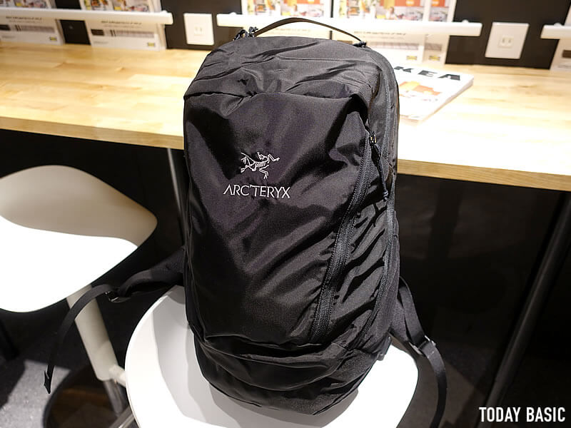 アークテリクス「マンティス26L」が便利。リュックの収納例やメンズ ...